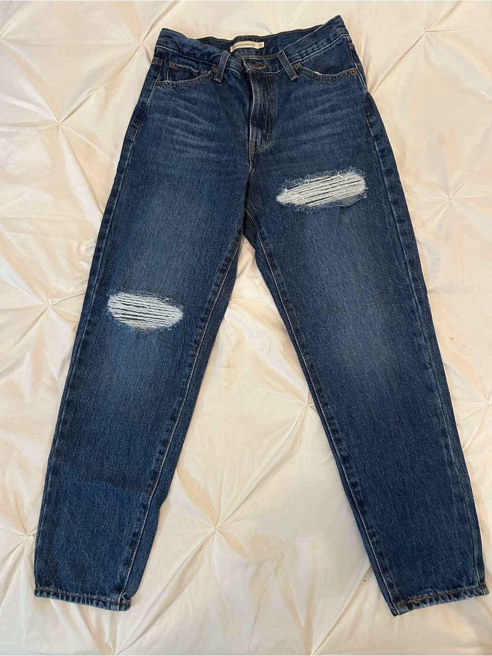 The Levi's High Waisted Mom Jean. Size 27. BNWOT